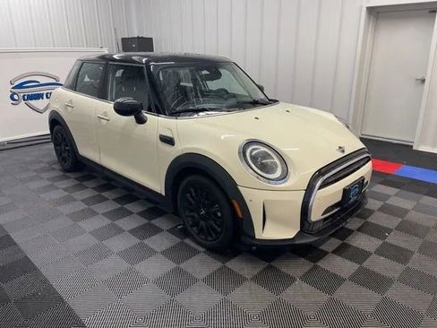 Used 2022 MINI Cooper 4-Door Hardtop image 2