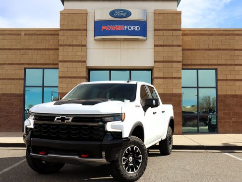 Used 2023 Chevrolet Silverado 1500 ZR2 w/ Technology Package image 2