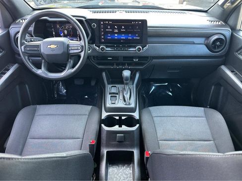 Used 2023 Chevrolet Colorado W/T image 4