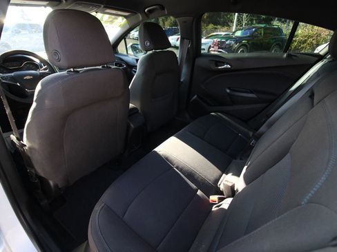 Used 2018 Chevrolet Cruze LT w/ Convenience Package image 29