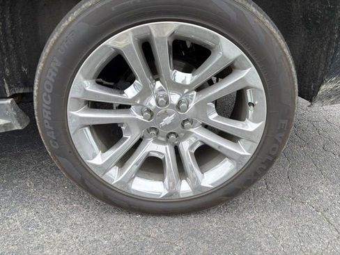 Used 2019 Chevrolet Suburban LT AWD/4WD image 31