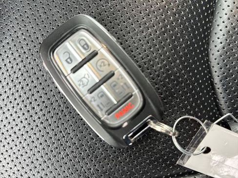 Certified 2020 Chrysler Pacifica Limited image 42