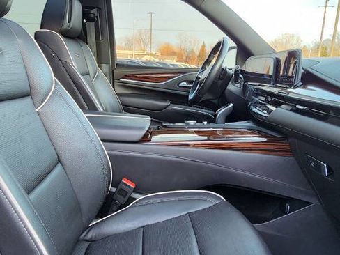Used 2023 Cadillac Escalade ESV Premium Luxury image 27