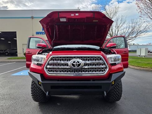 Used 2016 Toyota Tacoma TRD Off-Road w/ Premium & Technology Package image 29