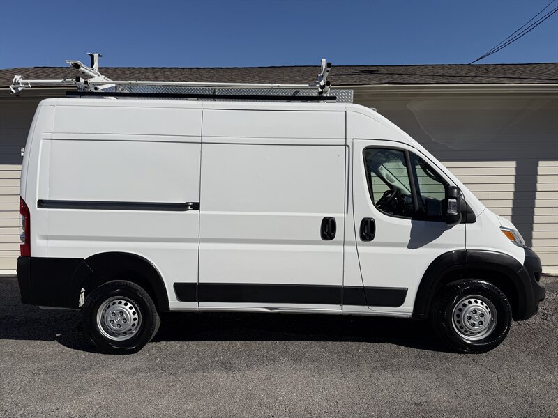 Used 2025 RAM ProMaster 2500 FWD image 1