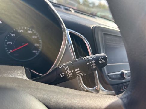 Certified 2022 Chevrolet Equinox LS image 33