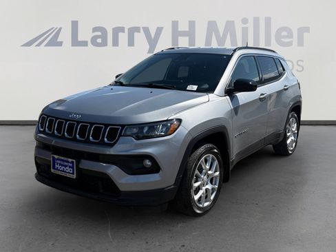 Used 2024 Jeep Compass Latitude AWD/4WD image 1