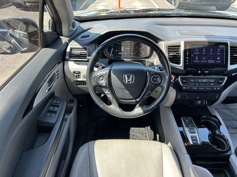 Used 2017 Honda Pilot Touring image 23