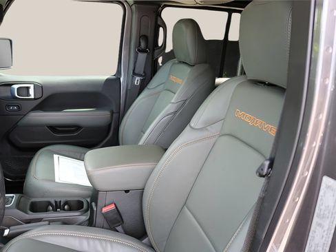 Used 2024 Jeep Gladiator Mojave AWD/4WD image 13