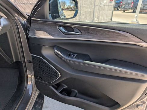 Used 2023 Jeep Grand Cherokee L Limited AWD/4WD image 23