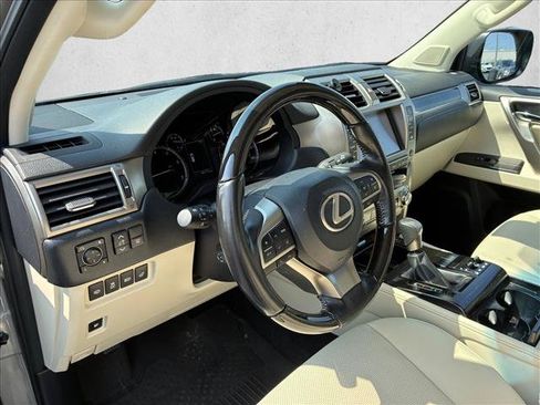 Used 2021 Lexus GX 460 Premium w/ Accessory Package AWD/4WD image 10