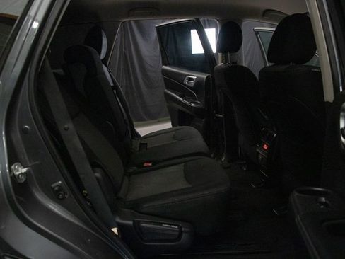 Used 2019 Nissan Pathfinder SV image 18