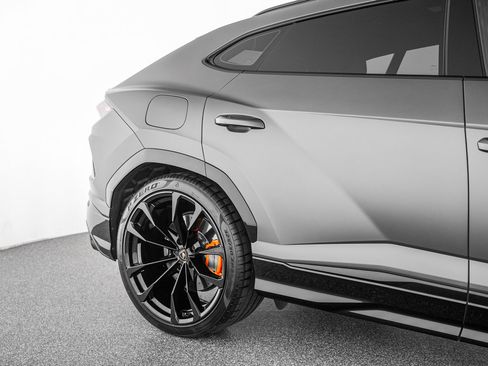 Used 2022 Lamborghini Urus AWD/4WD image 43