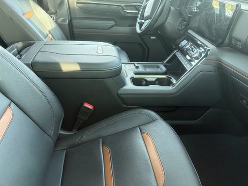 Used 2025 GMC Sierra 3500 AT4 w/ AT4 Premium Plus Package AWD/4WD image 10