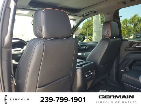 Used 2025 GMC Yukon XL AT4 w/ AT4 Premium Package AWD/4WD image 22