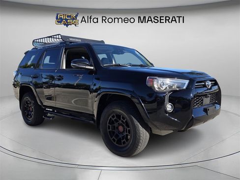 Used 2022 Toyota 4Runner SR5 Premium image 9