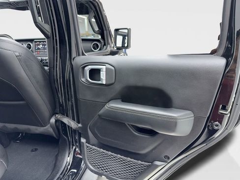 Used 2022 Jeep Wrangler Unlimited Sahara w/ Cold Weather Group AWD/4WD image 34