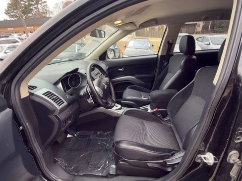 Used 2013 Mitsubishi Outlander SE image 23