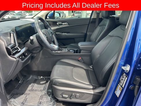 Used 2024 Kia Sportage EX FWD image 2