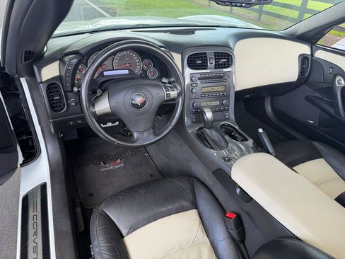 Used 2008 Chevrolet Corvette Convertible w/ Preferred Equipment Group RWD image 18