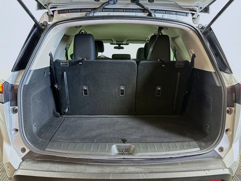 Used 2024 Nissan Pathfinder S image 23