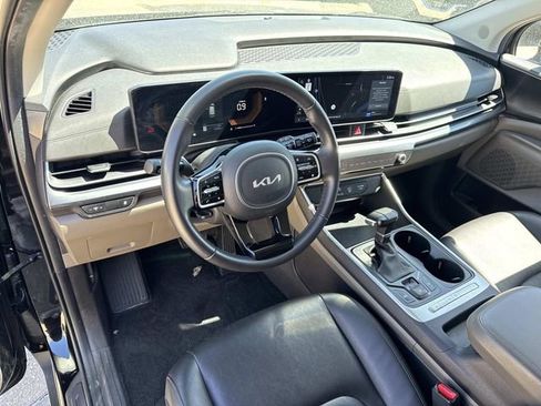 Used 2025 Kia Carnival LXS image 25