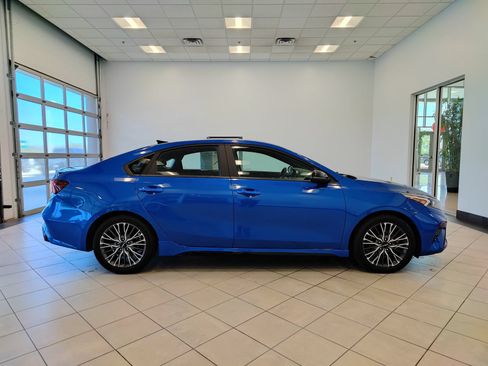 Used 2022 Kia Forte GT-Line w/ GT-Line Premium Package FWD image 2