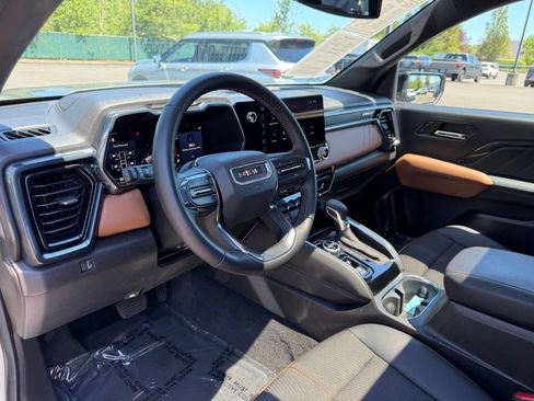 Used 2024 GMC Canyon AT4 w/ Technology Package AWD/4WD image 17
