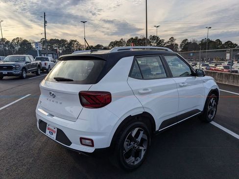 Used 2025 Hyundai Venue Limited image 6