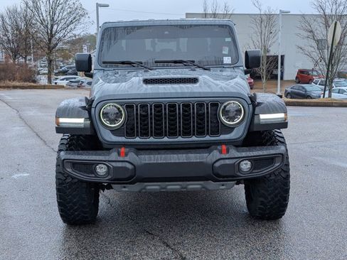 Used 2024 Jeep Gladiator Mojave w/ Convenience Group AWD/4WD image 5
