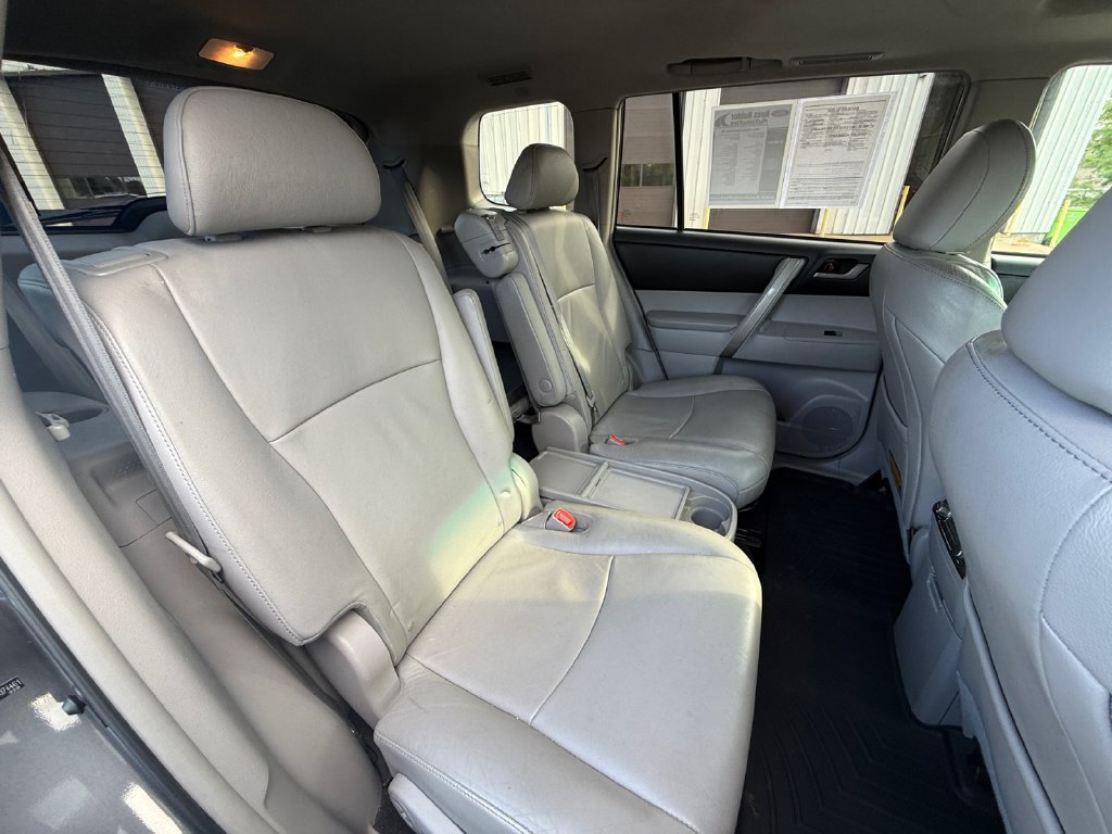 Used 2011 Toyota Highlander SE w/ Tow Pkg AWD/4WD image 30