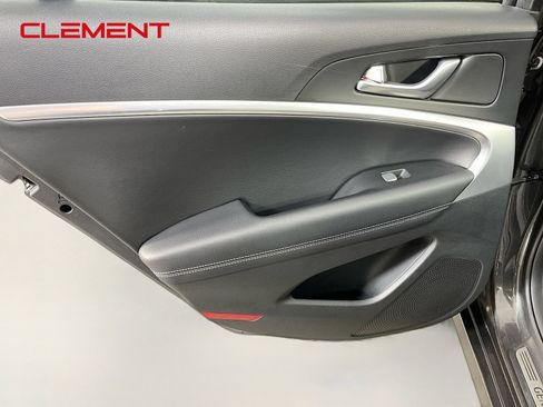 Used 2025 Genesis G70 2.5T RWD image 29