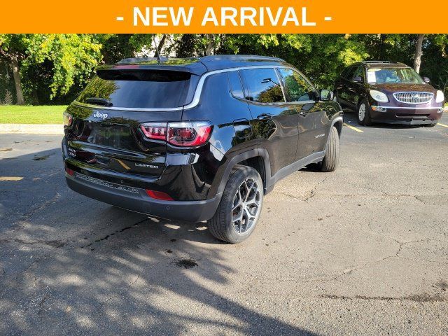Used 2024 Jeep Compass Limited AWD/4WD image 3