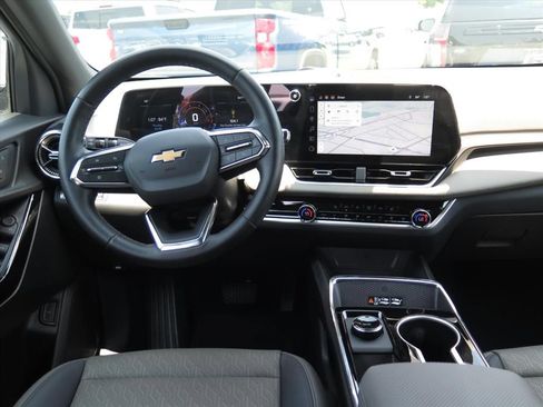 Used 2026 Chevrolet Equinox LT w/ Convenience Package II FWD image 15