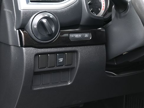 Used 2017 Nissan Titan SV AWD/4WD image 21