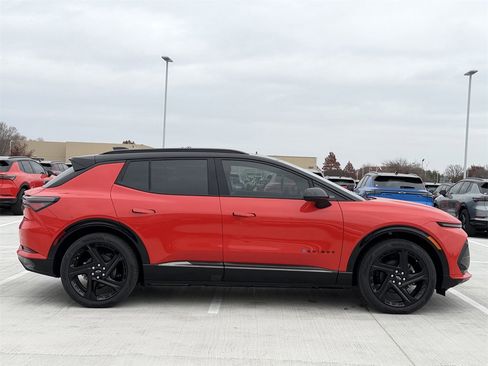 New 2026 Chevrolet Equinox EV RS image 3