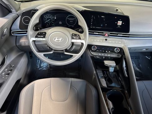 Used 2024 Hyundai Elantra Blue image 29