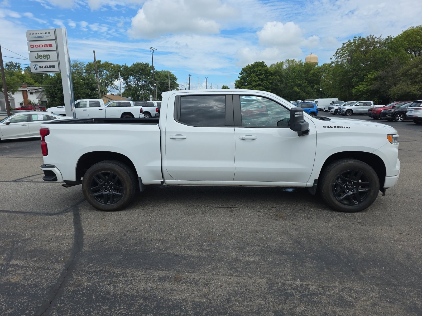 Used 2023 Chevrolet Silverado 1500 RST w/ Max Trailering Package AWD/4WD image 2