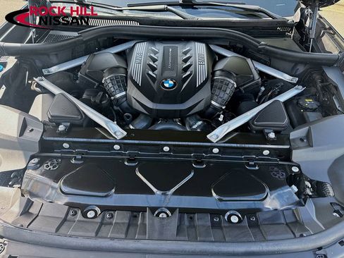 Used 2021 BMW X7 M50i w/ Dynamic Handling Package image 28