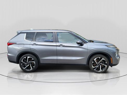 Used 2024 Mitsubishi Outlander SE Black Edition AWD/4WD image 8