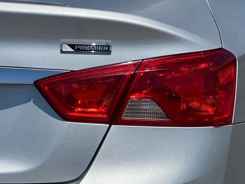 Used 2018 Chevrolet Impala Premier FWD image 32