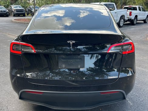 Used 2025 Tesla Model Y Long Range AWD/4WD image 17