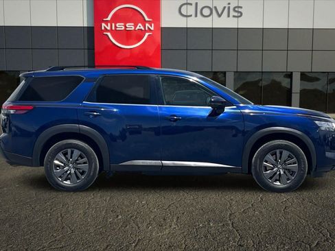 Used 2022 Nissan Pathfinder SV AWD/4WD image 9