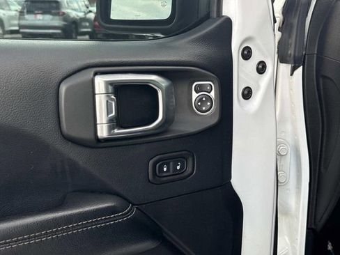 Used 2018 Jeep Wrangler Unlimited Sahara w/ Uconnect 4C Nav & Sound Group image 26