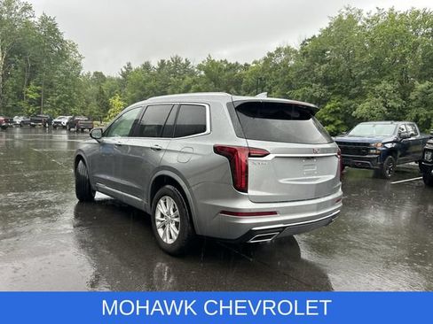 Used 2025 Cadillac XT6 Luxury FWD image 3