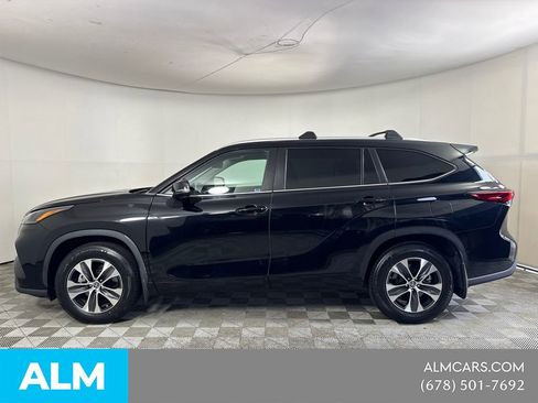 Used 2023 Toyota Highlander XLE FWD image 11