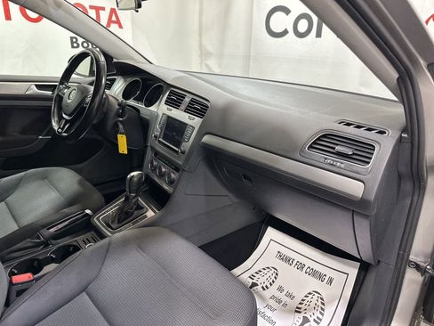 Used 2017 Volkswagen Golf S image 13