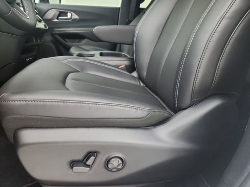 New 2026 Chrysler Voyager LX image 20