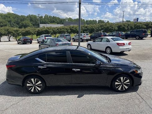Used 2022 Nissan Altima 2.5 SV FWD image 5