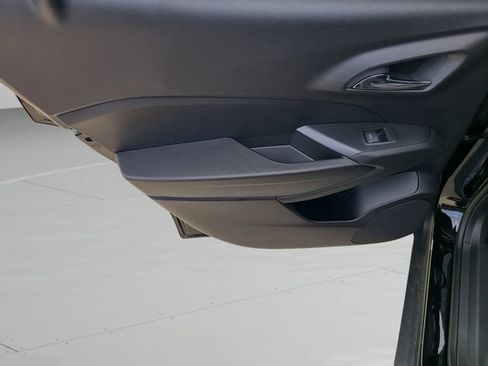 New 2026 Chevrolet Trax LT w/ Midnight Edition FWD image 16